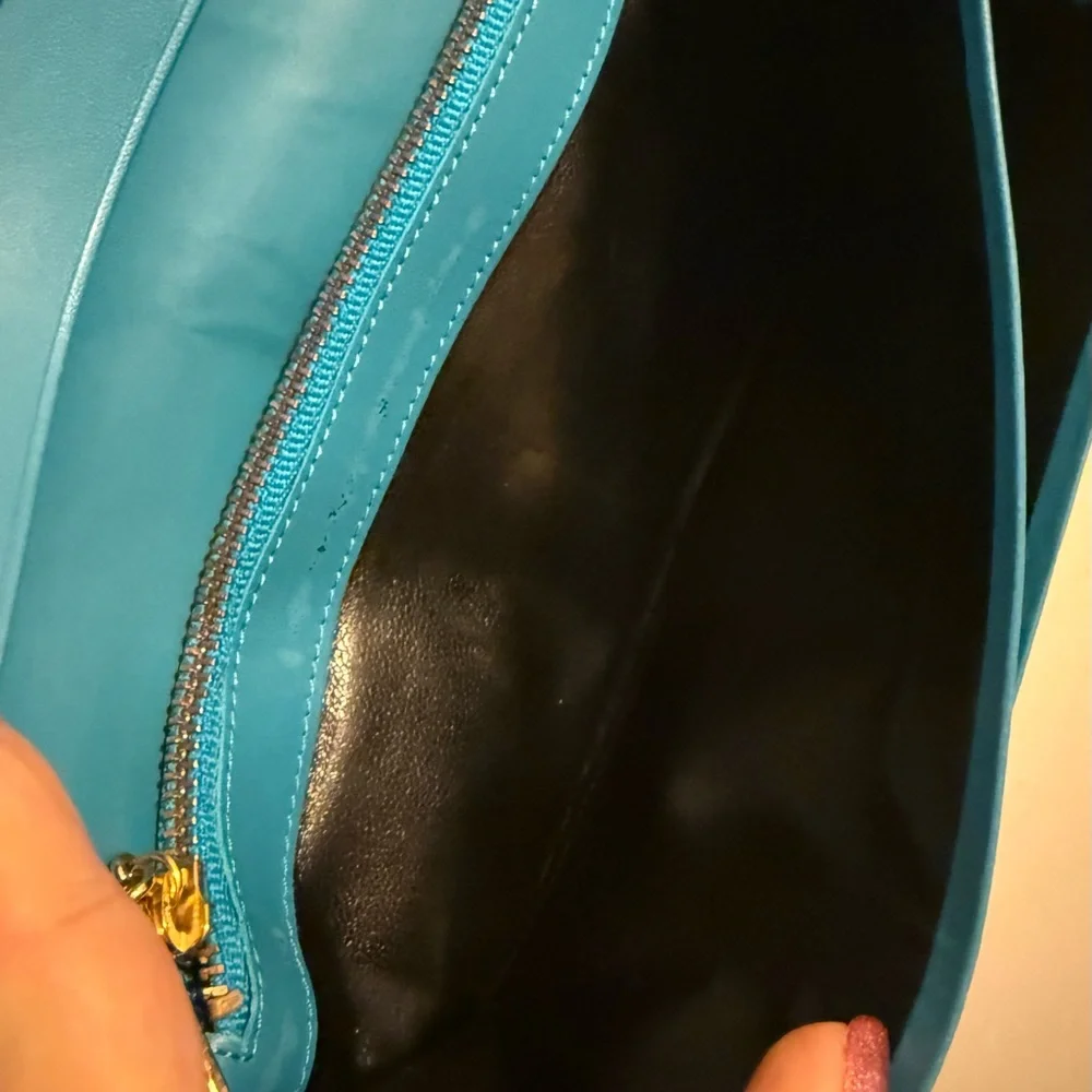 🔥SOLD🔥STUNNING 🤩 Yves Saint Laurent Embossed Leather Wallet ✨ - Picture 7 of 16